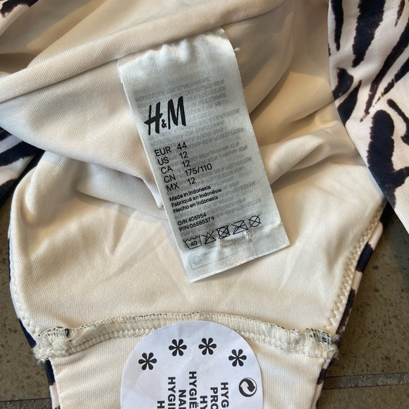 ⭐️ 2 for $20 H&M Animal Print Bikini Bottoms - Picture 3 of 3